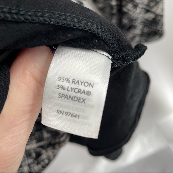 J. Jill Wherever Collection Stretch Asymmetrical Shark Bite Hem Pull Over Top - Picture 6 of 12